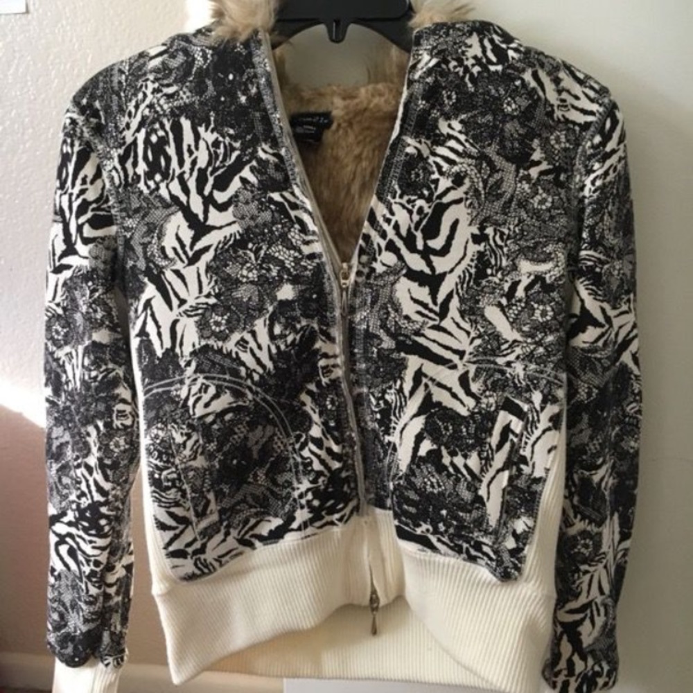 Fur zip up beige and brown jacket